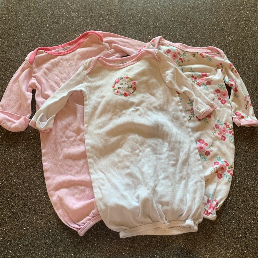 3 Luvable Friends Sleeping outfits Small Sz 0-6M